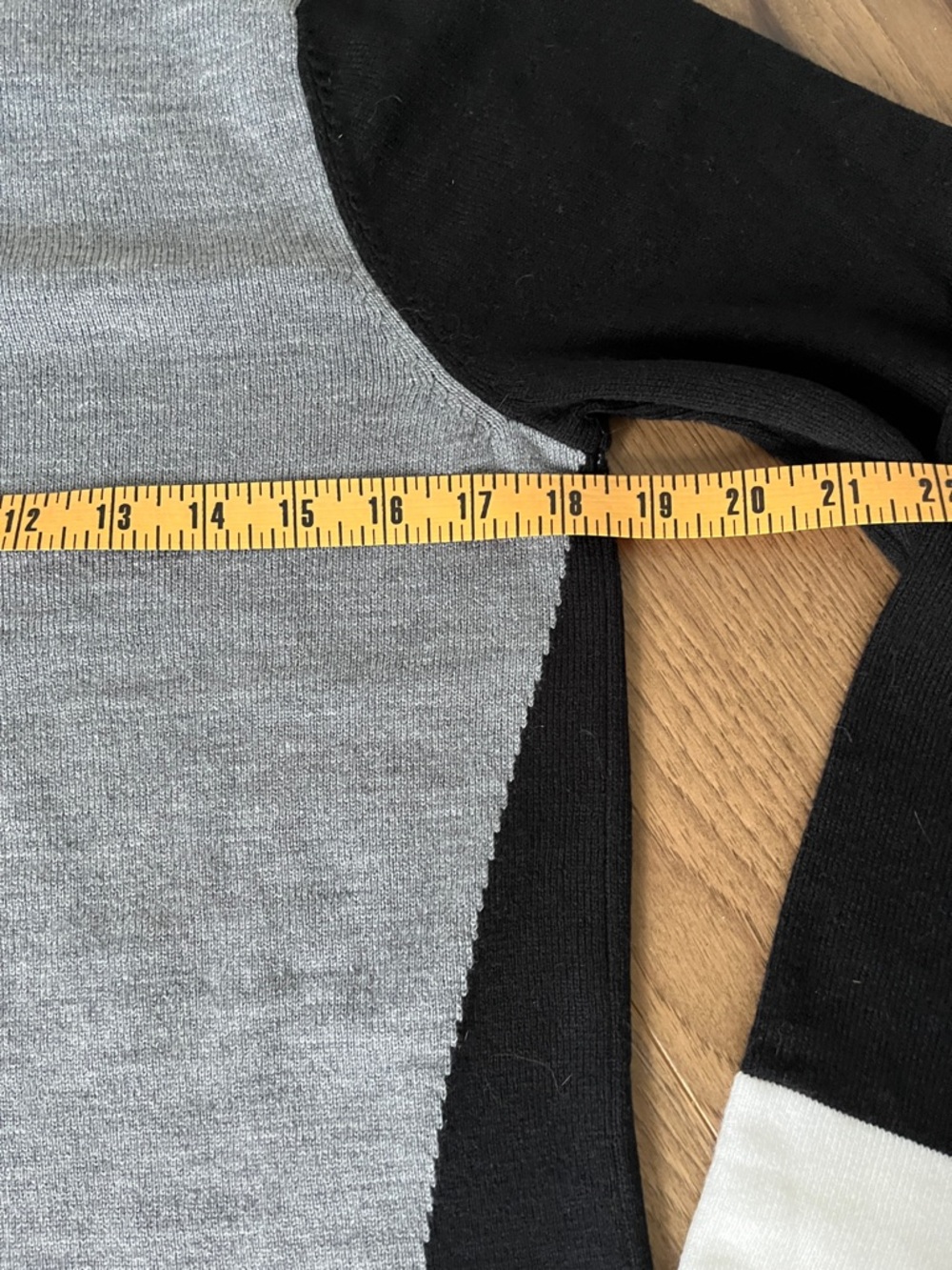 French Connection Women's Gray Black White Colorblock Crewneck Sweater - Size M - Picture 6 of 8